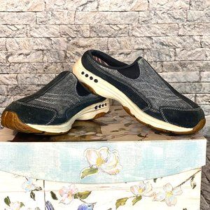 Super cute slip on Easy Spirit DENIM shoes! Perfect for fashion this fall! DENIM